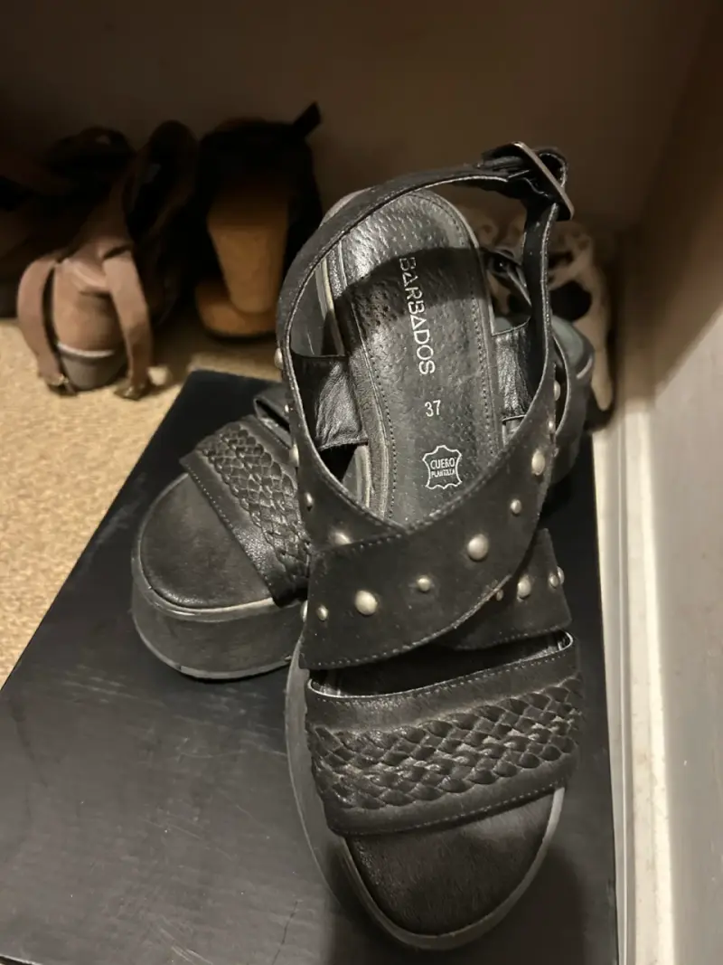Sandalias de plataforma negras con tachas - 4