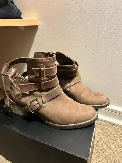 Botines de cuero marrón con hebillas Hush Puppies - miniatura 1