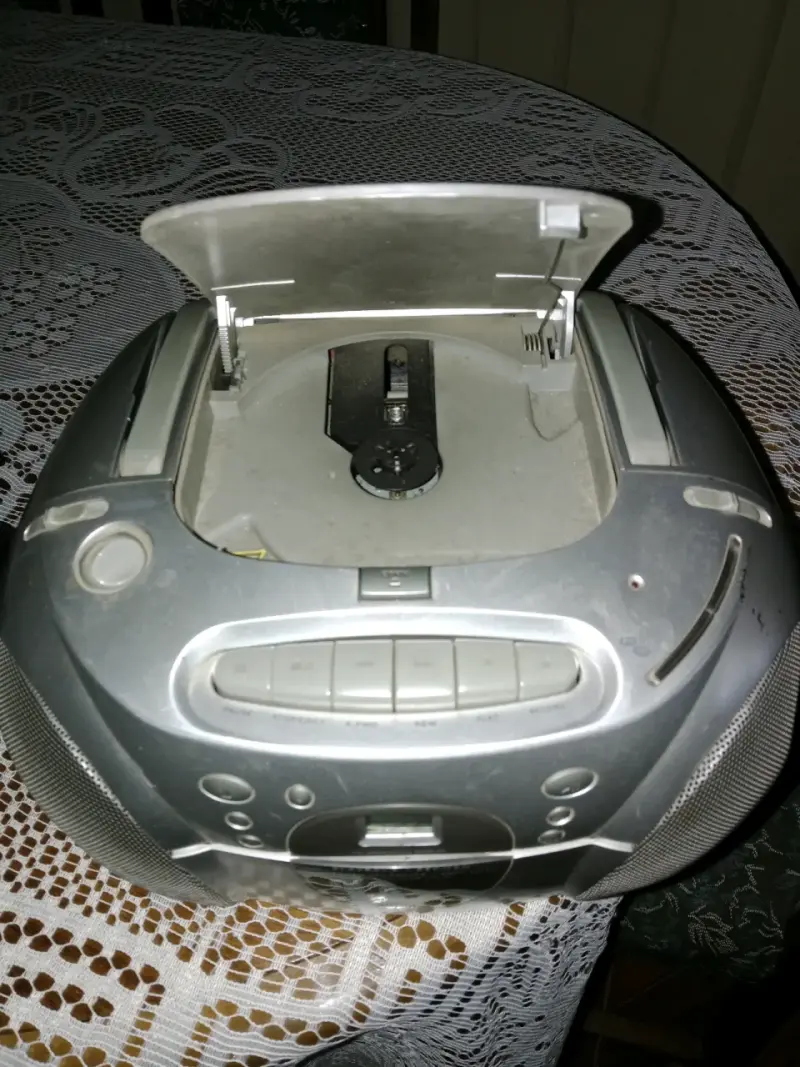 Radio Boombox con CD y Cassette - 1