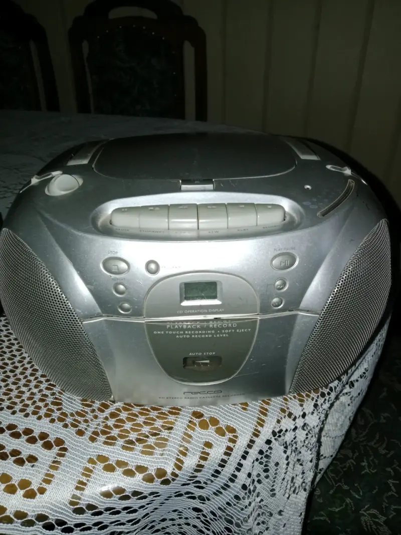 Radio Boombox con CD y Cassette - 2