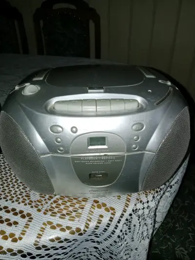 Radio Boombox con CD y Cassette - miniatura 2