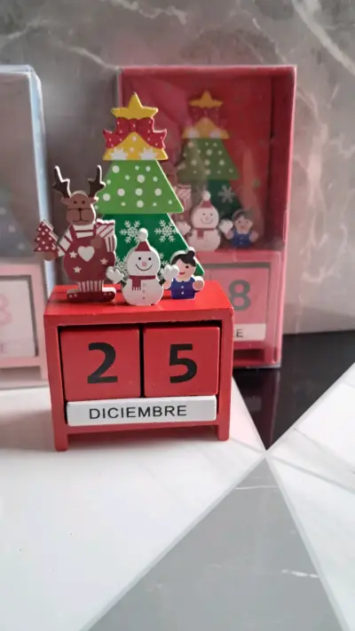 Calendario de madera navideño decorativo - miniatura 1