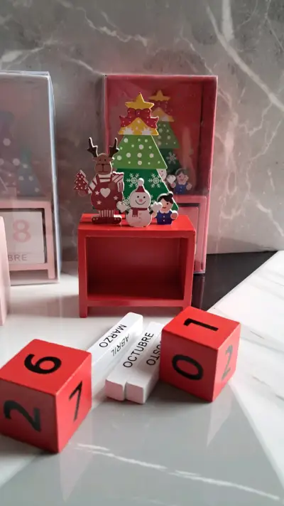 Calendario de madera navideño decorativo - miniatura 2