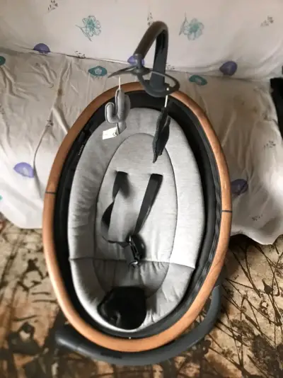 Silla mecedora para bebé con diseño moderno - miniatura 2