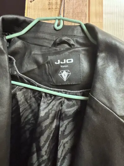 Chaqueta de ecocuero negra mujer - miniatura 3