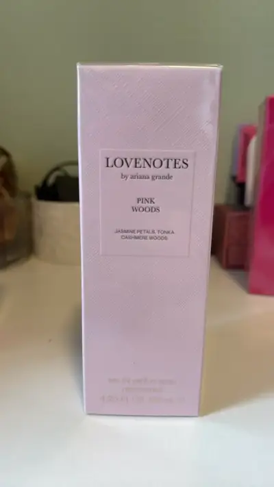 Perfume Lovenotes Pink Woods de Ariana Grande - miniatura 1
