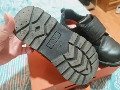 Zapatos escolares negros CKY para niño - miniatura 3