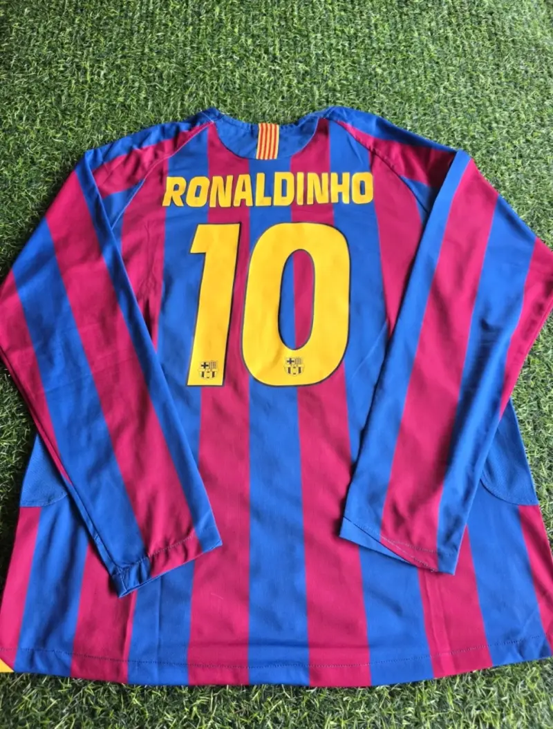 Camiseta Barcelona Ronaldinho  manga larga - 2