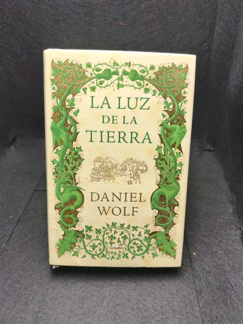 Libro 'La Luz de la Tierra' de Daniel Wolf - 1