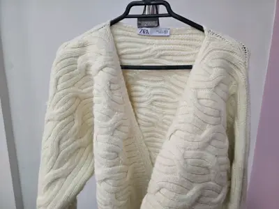 Cardigan de lana beige Zara para mujer - miniatura 1