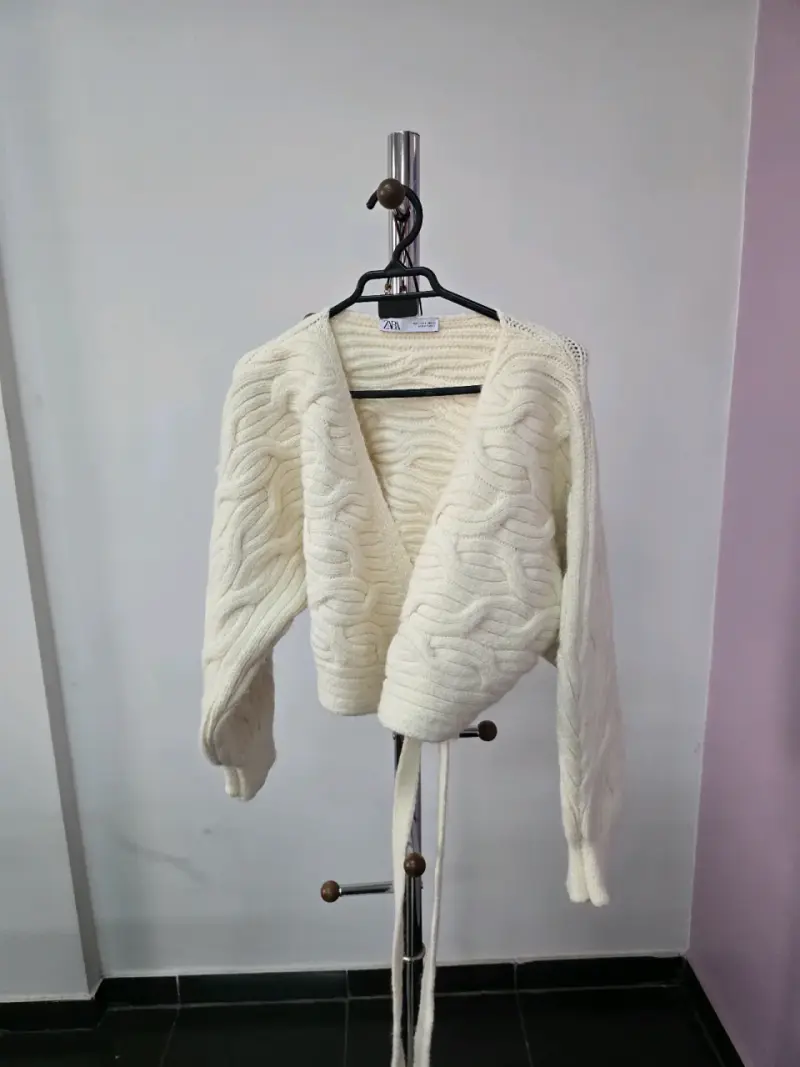 Cardigan de lana beige Zara para mujer - 2