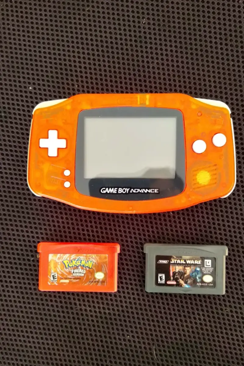 Consola Game Boy Advance Naranja con Juegos Pokémon y Star Wars - 1