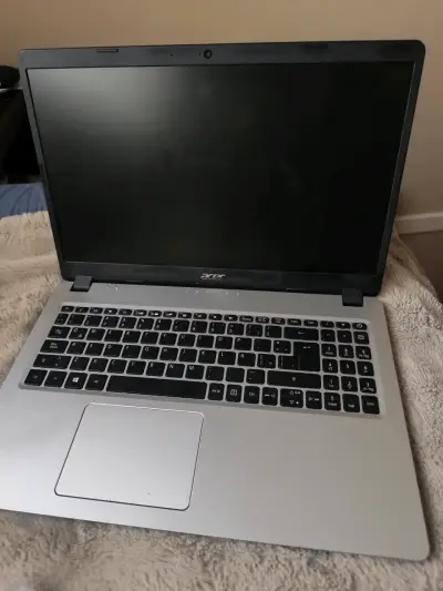 Laptop Acer con AMD Ryzen 3 y 12GB RAM - miniatura 1