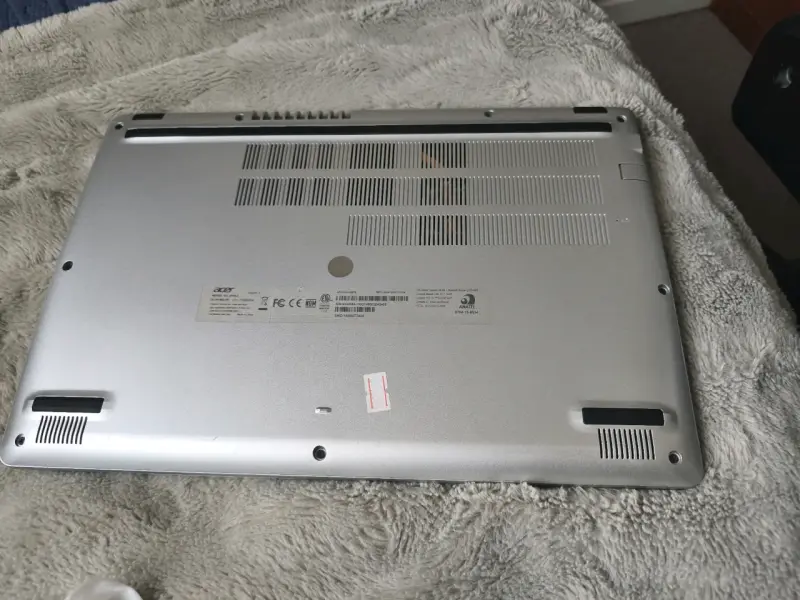 Laptop Acer con AMD Ryzen 3 y 12GB RAM - 4