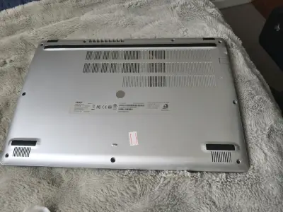 Laptop Acer con AMD Ryzen 3 y 12GB RAM - miniatura 4