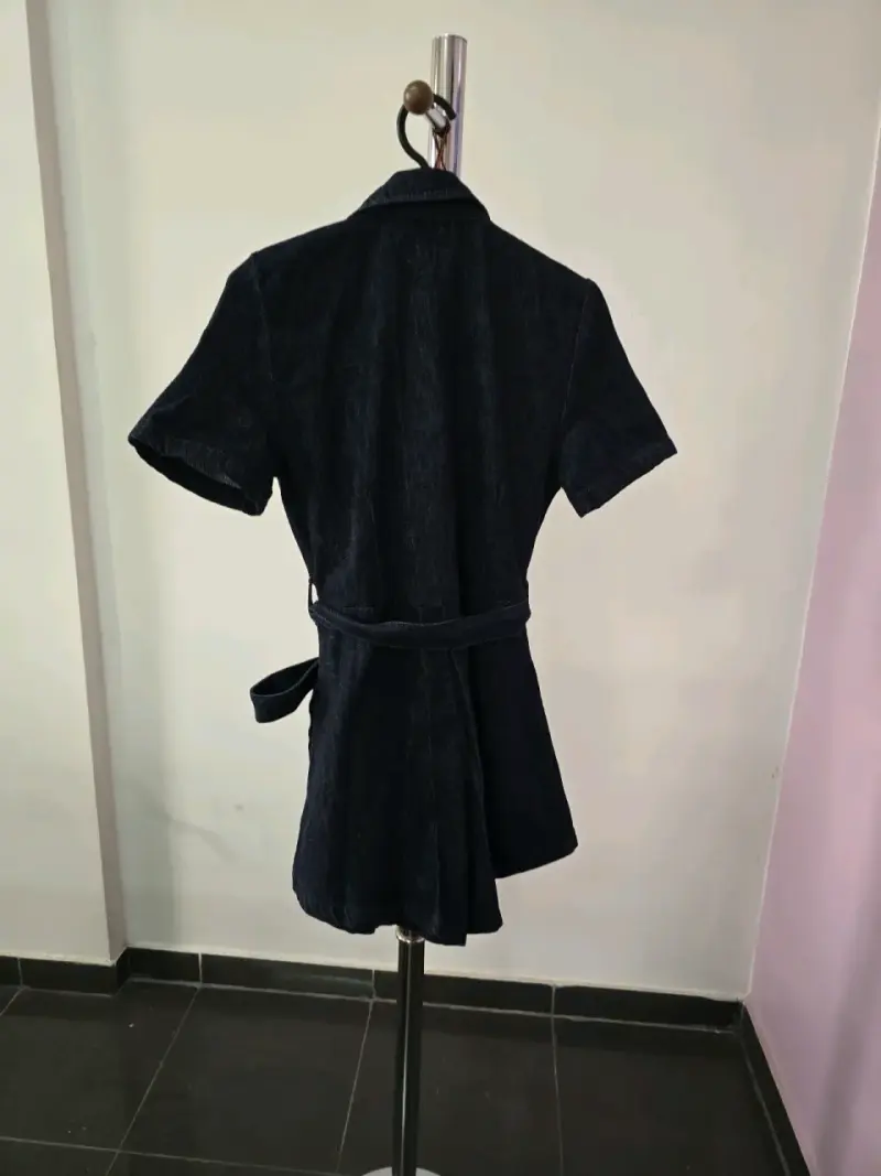 Vestido mono corto de mezclilla Zara con cinturón - 1