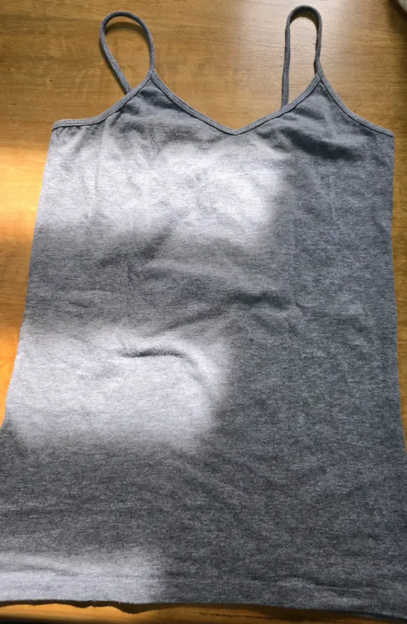 Polera von tirantes gris para mujer