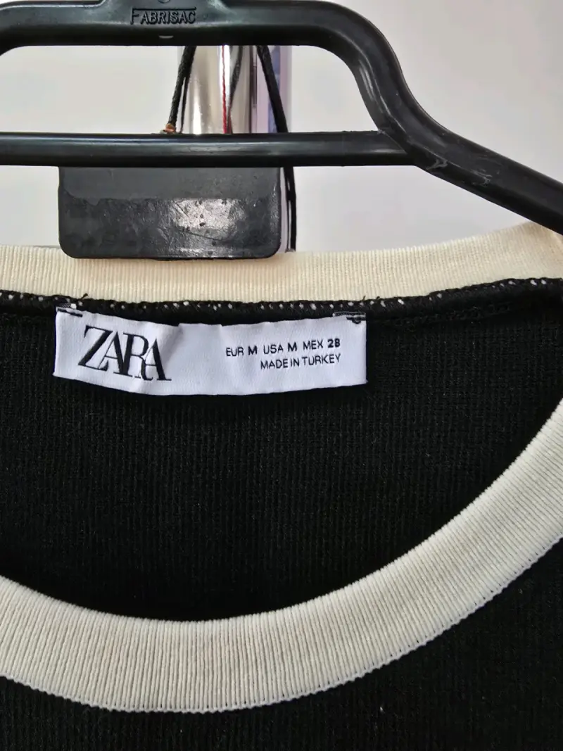 Vestido negro punto con detalles blancos Zara - 2