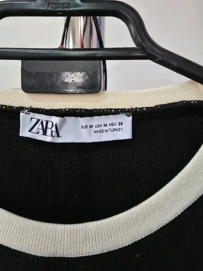 Vestido negro punto con detalles blancos Zara - miniatura 2