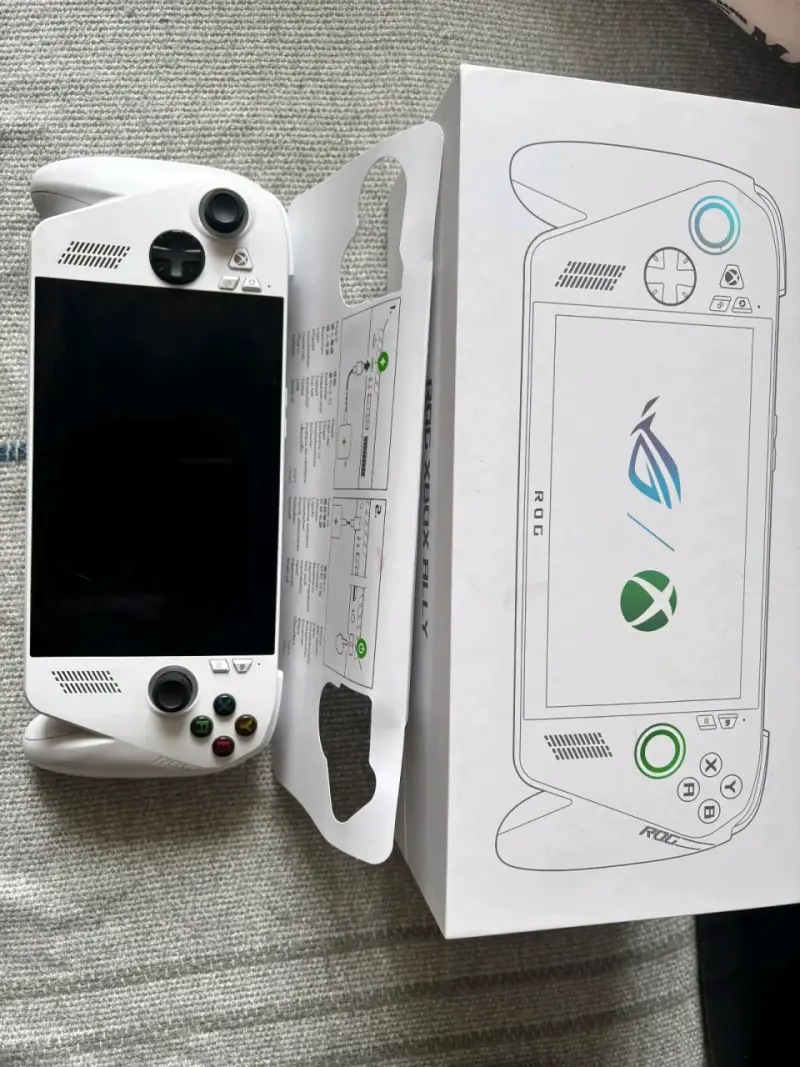 Consola portátil ASUS ROG Ally blanca - 2