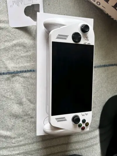 Consola portátil ASUS ROG Ally blanca - miniatura 3