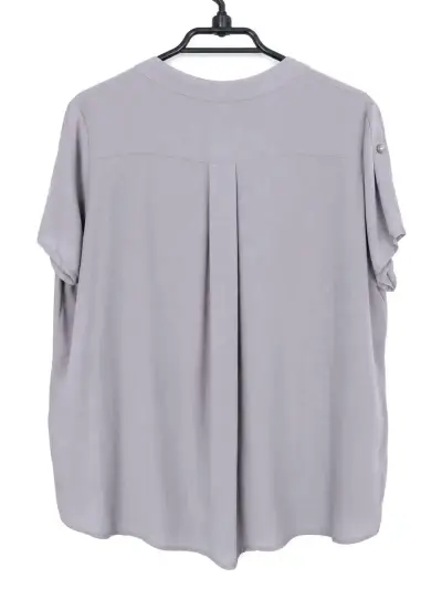 Blusa gris con detalle de encaje para mujer - miniatura 4
