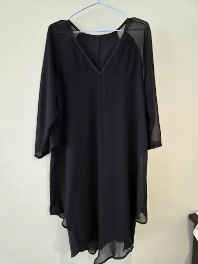 Vestido negro de gasa con mangas largas - miniatura 1