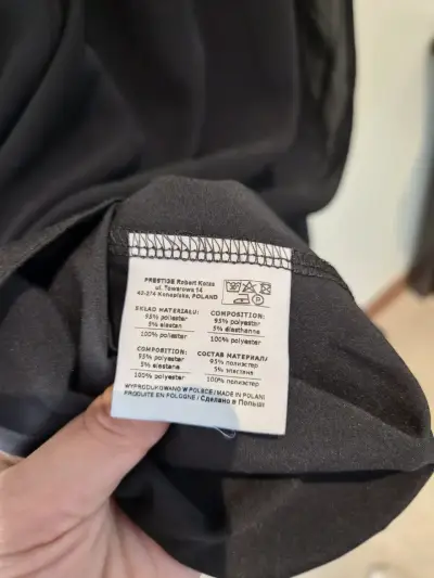 Vestido negro de gasa con mangas largas - miniatura 3