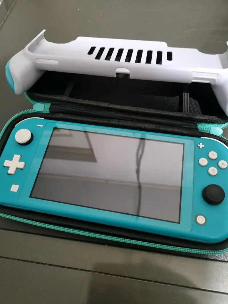 Nintendo Switch Lite Mágica - 1