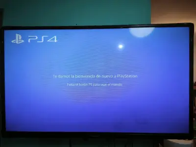 Consola PlayStation 4 con juegos y accesorios - miniatura 1