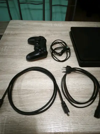 Consola PlayStation 4 con juegos y accesorios - miniatura 4