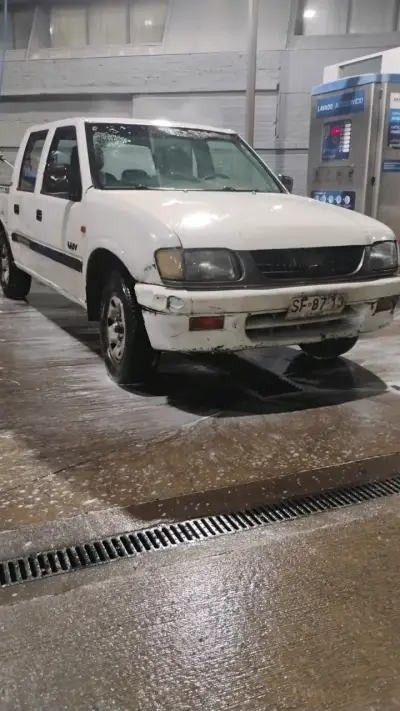 Camioneta Chevrolet LUV blanca en buen estado - miniatura 6