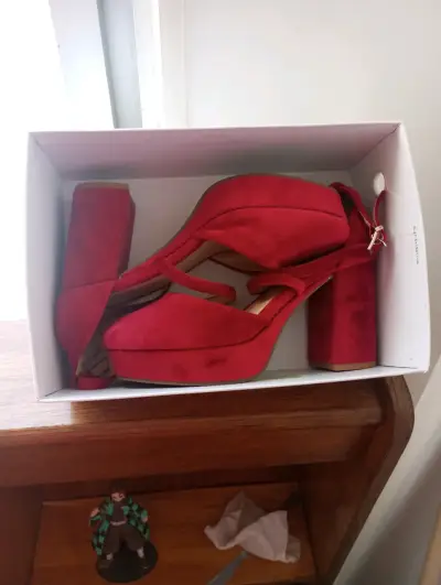 Zapatos de tacón alto rojos para mujer - miniatura 4