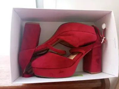 Zapatos de tacón alto rojos para mujer - miniatura 5