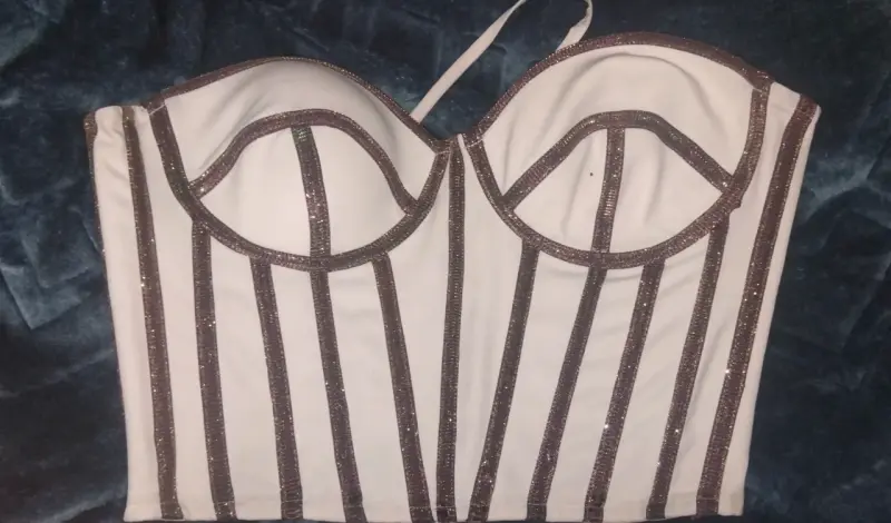 Corset blanco con detalles brillantes - 1