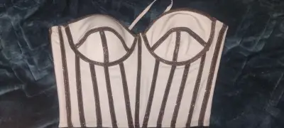 Corset blanco con detalles brillantes - miniatura 2