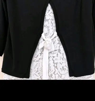 Sweater negro con encaje. - miniatura 5