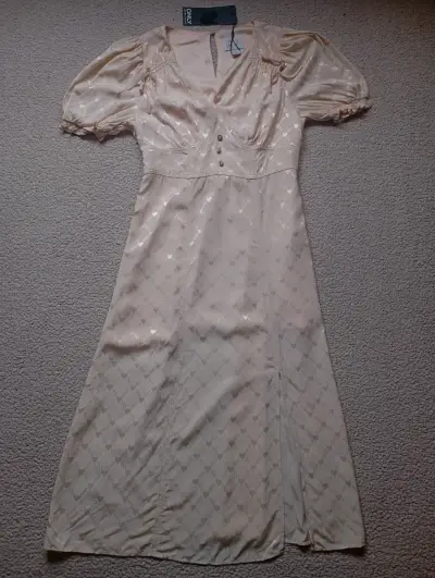 Vestido estilo romántico satinado diseño corazones - miniatura 1