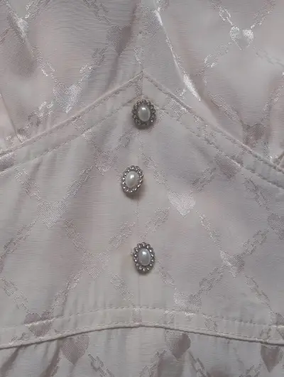 Vestido estilo romántico satinado diseño corazones - miniatura 2