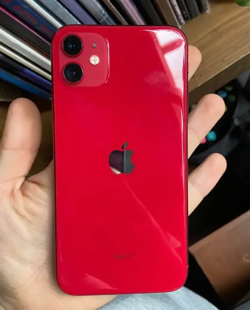 iPhone 11 rojo en buen estado - 1