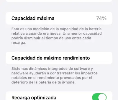 iPhone 11  rojo en buen estado - miniatura 3