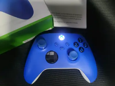 Control inalámbrico Xbox Shock Blue - miniatura 1