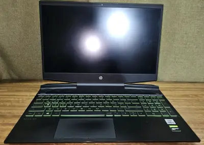 Laptop HP Pavilion Gaming 15 -  i5 + 1050 - miniatura 1