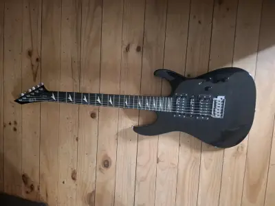 Guitarra eléctrica negra LTD - miniatura 1