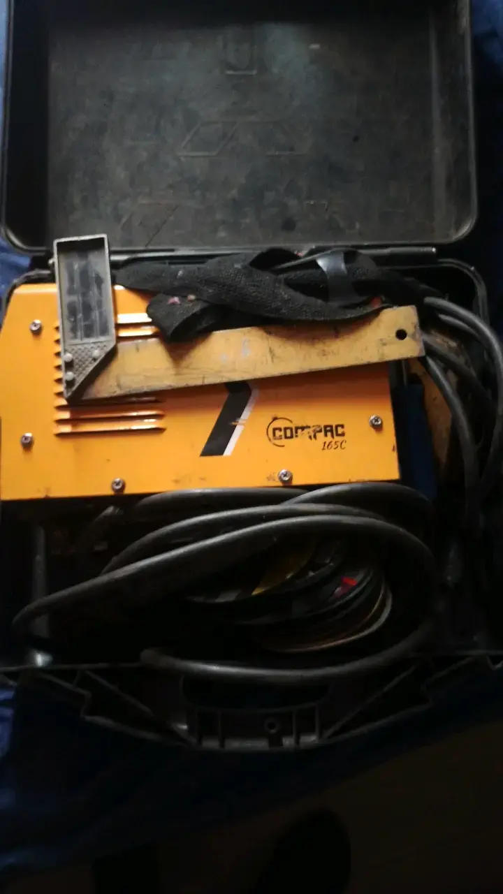 Soldadora Inverter Compac 165C con Maleta - 1