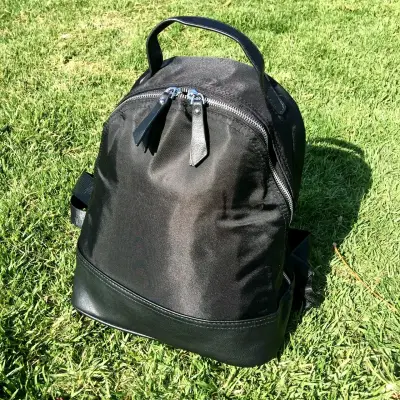 Mochila nueva negra de nylon con detalles en cuero - miniatura 1
