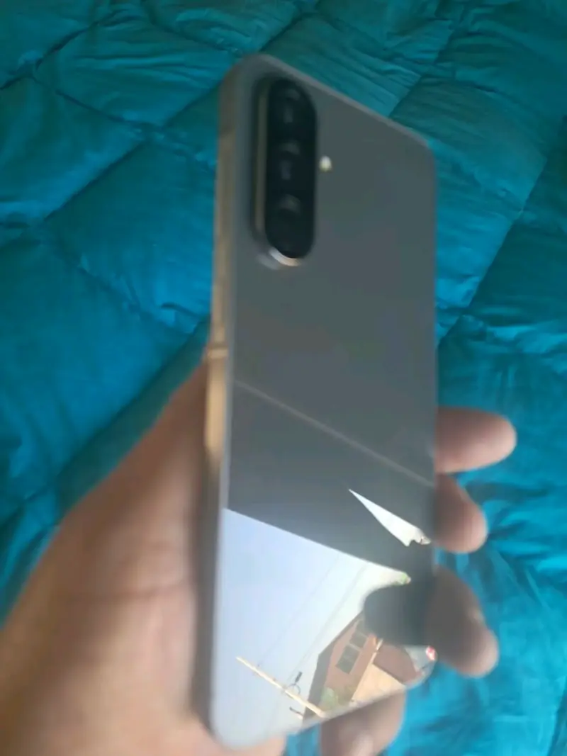 Smartphone Samsung Galaxy A56 en buen estado - 2