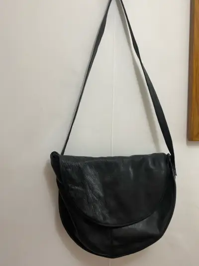 Bolso bandolera de cuero negro - miniatura 1