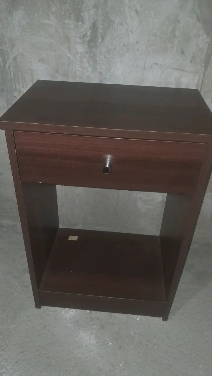 Velador de madera con cajón - 1