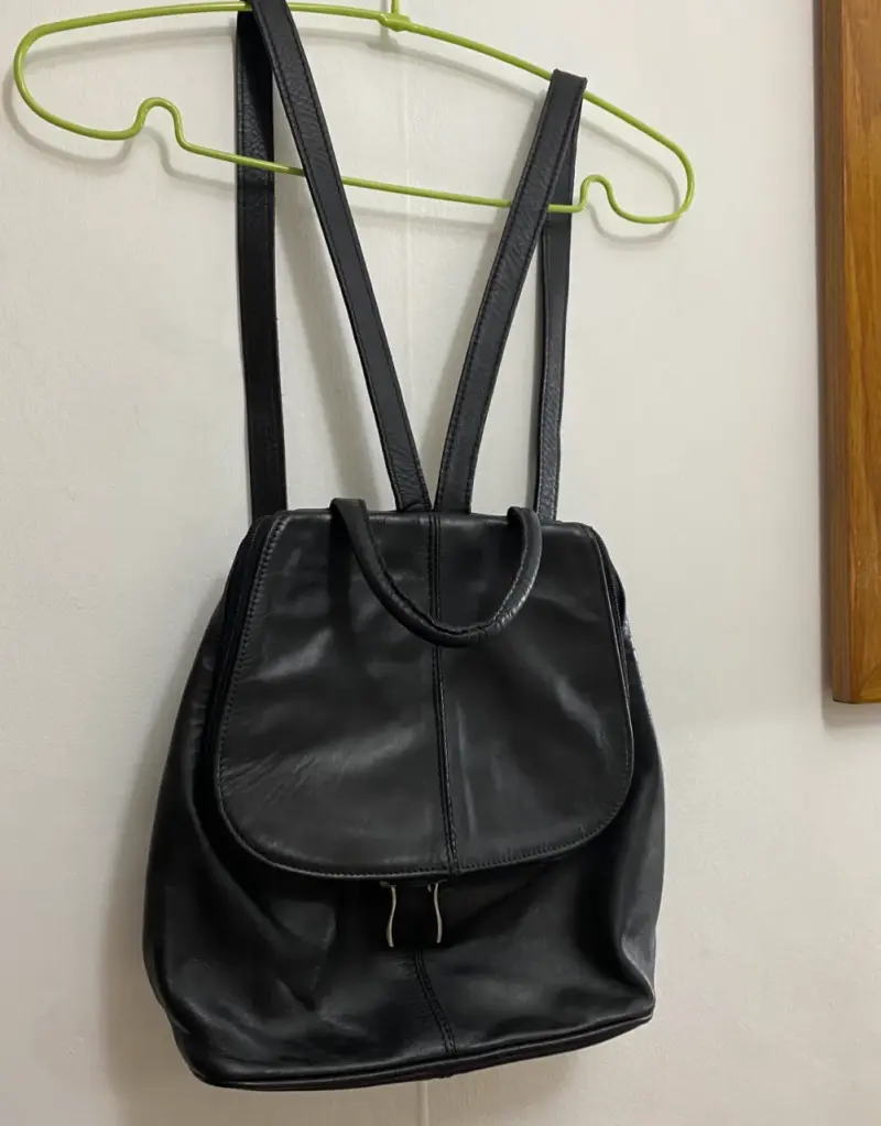 Mochila de cuero negro elegante - 1